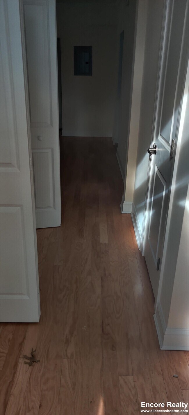 Building Photo - 37 Auburn St