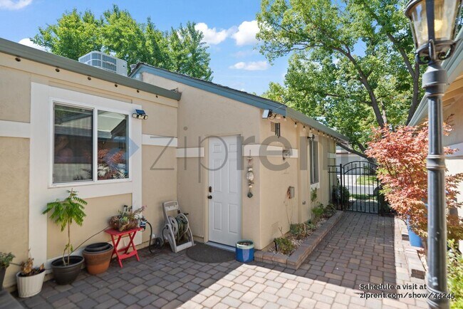 Foto del edificio - 652 St Ives Ct