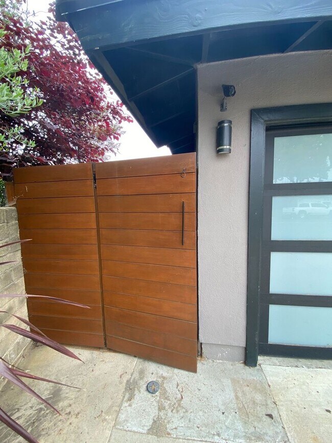 Foto del edificio - Beautiful ADU in back house in Camarillo