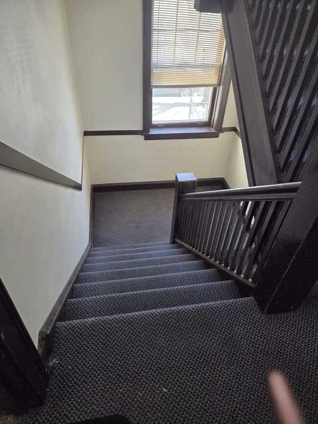 Building Photo - 6332 N Francisco Ave