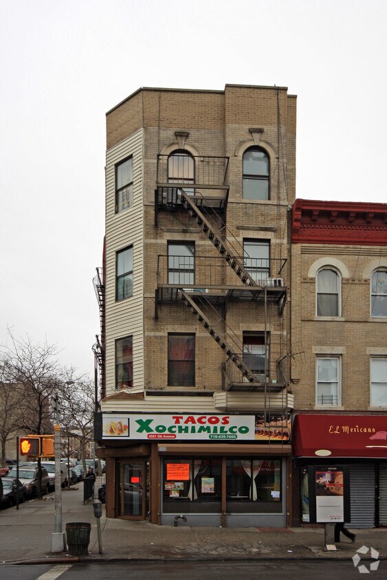 Building Photo - 4501 5th Ave