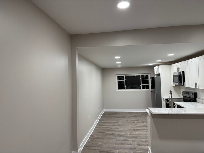 Vista del salón a la cocina - 357 Cedarville St