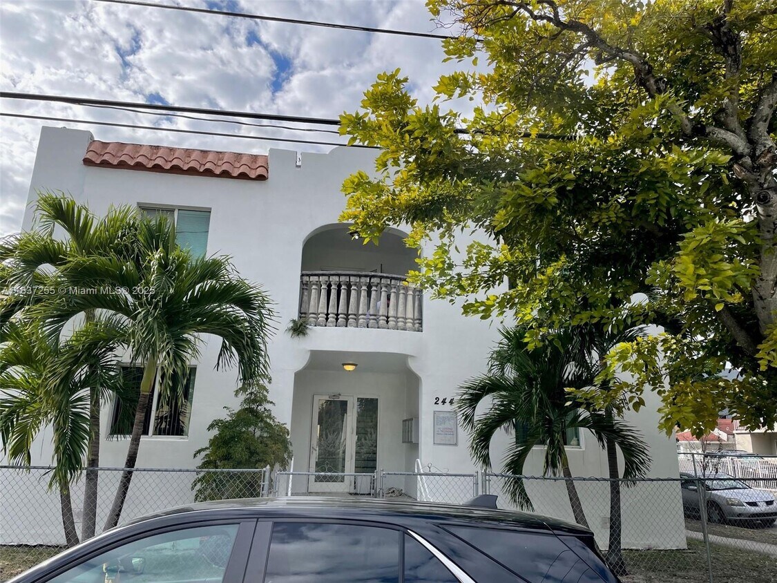 Foto principal - 244 NW 11th Ave