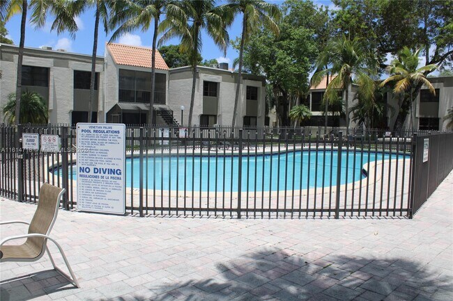 Foto del edificio - 7911 SW 104th St