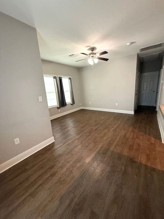 Building Photo - 2802 Miller Ave