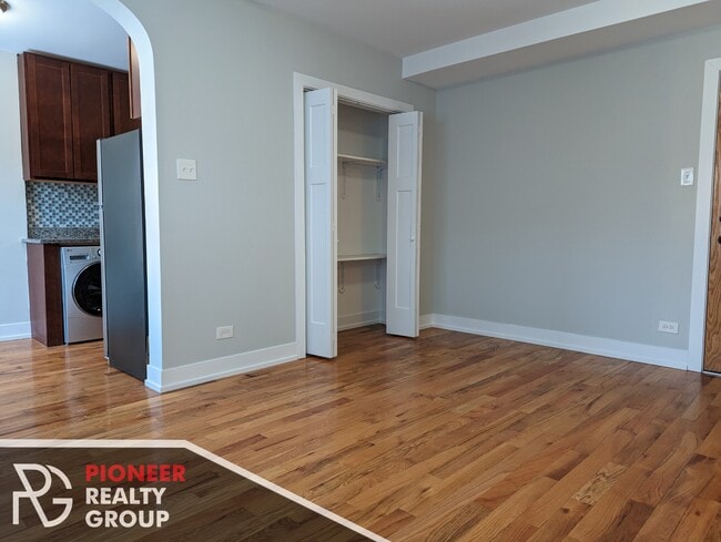 Foto del edificio - 560 W Arlington Pl