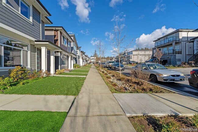 Photo du bâtiment - luxurious 3-bed, 2-bath Upper suite in Map...
