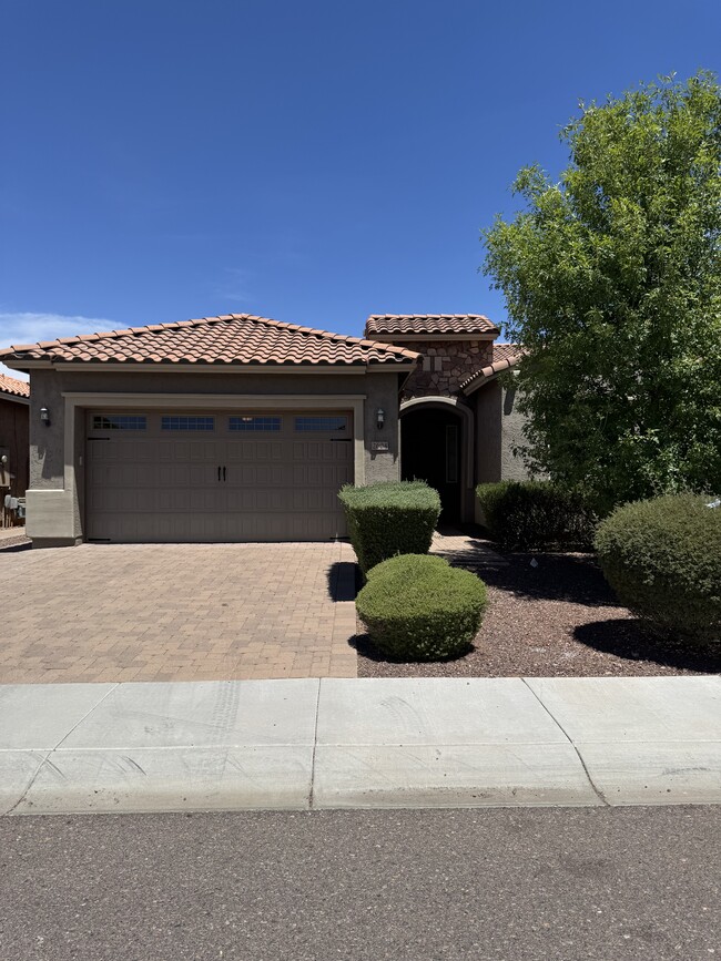 Building Photo - 2604 W Balao Dr