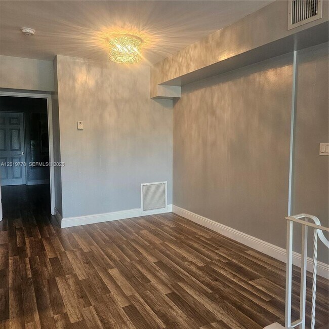 Foto del edificio - 3116 E Sunrise Blvd