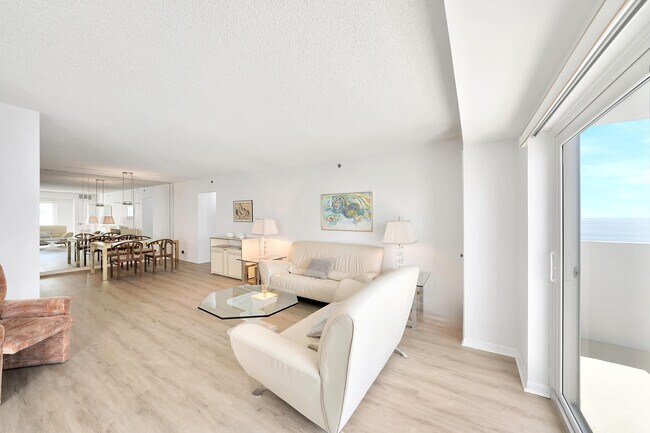 Building Photo - 3215 S Ocean Blvd