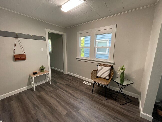 Foto del edificio - 2 Bed 2 Bath House with 2 Car Garage