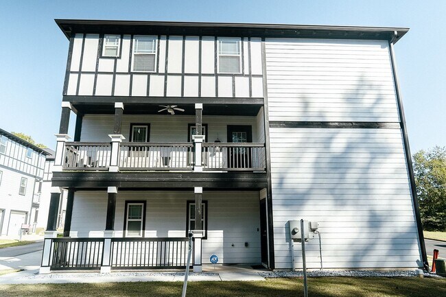 Building Photo - 672 Rose Palm Ln