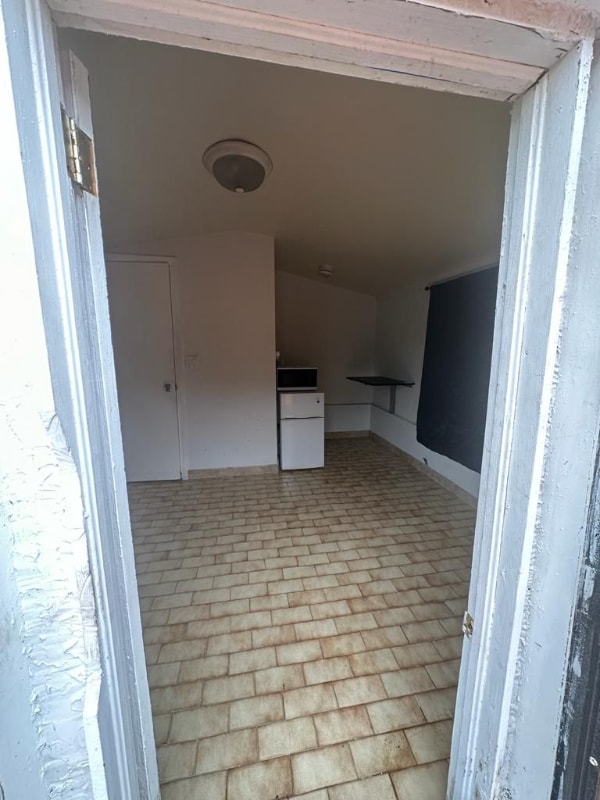 Building Photo - 1150 W 28th St