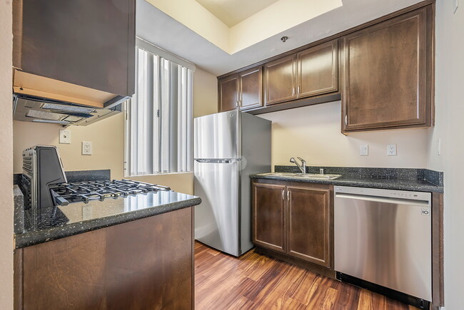 Foto del edificio - Essex Properties at Miracle Mile