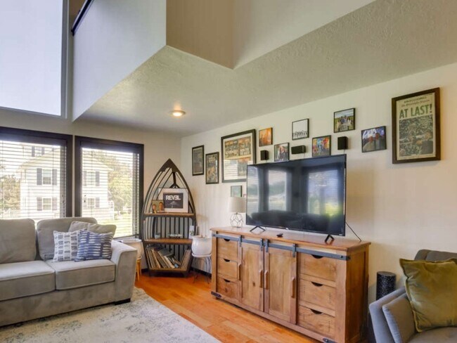 Building Photo - Escape the City to Newport Beach Dreamhome