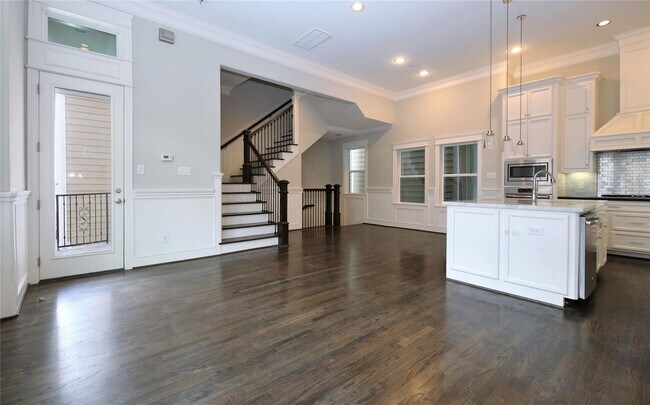 Foto del edificio - 2114 Bidwell Dr