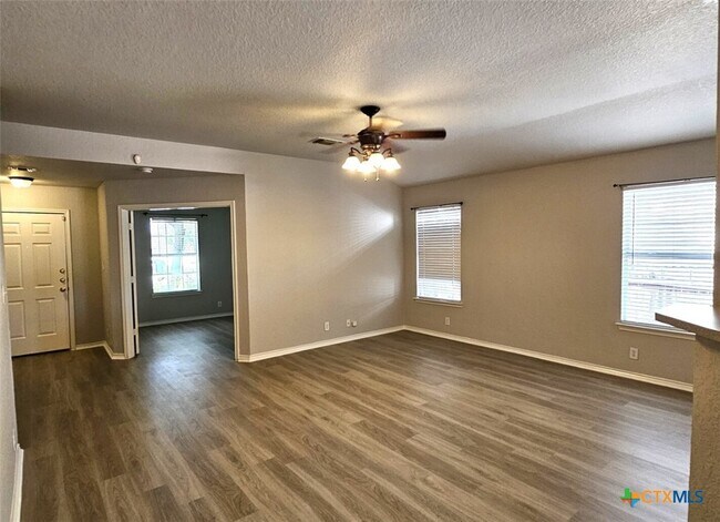 Foto del edificio - 3321 Whisper Bluff