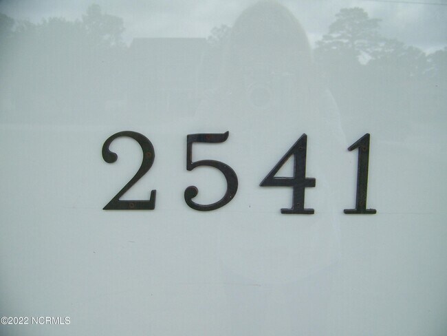 Foto del edificio - 2541 E Forest Dr