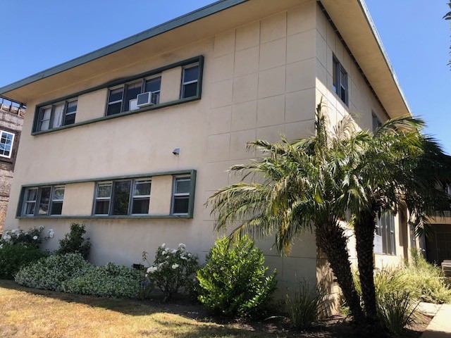 The building - 1507 Stanford St