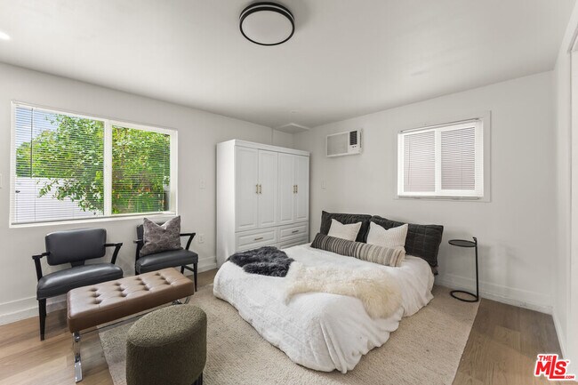 Foto del edificio - 7442 Capps Ave