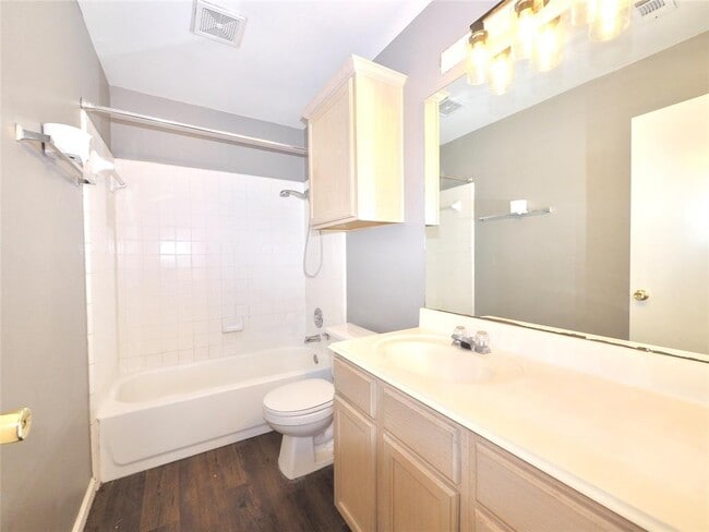 Building Photo - 321 Juniper Dr