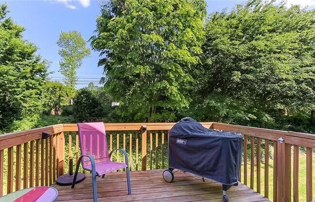 Foto del edificio - 28 Ackland Dr