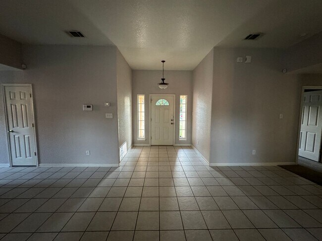 Building Photo - 360 Virtual Tour Available