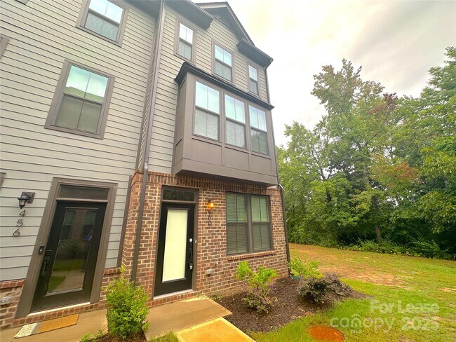 Foto del edificio - 460 Spearfield Ln