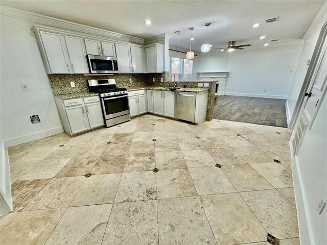 Foto del edificio - 1421 Thornhill Ln