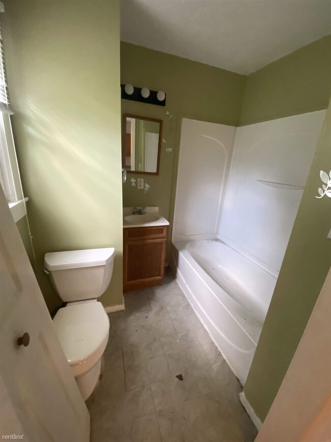 Building Photo - 3 br, 1 bath House - 1657 Pointview Ave