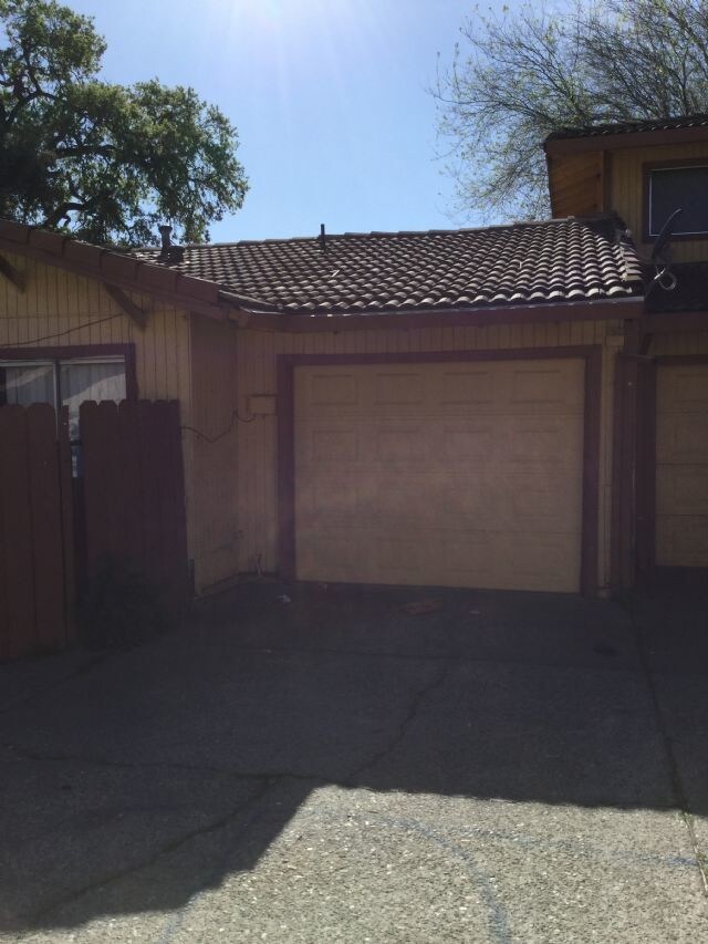 Foto del edificio - Triplex For Rent in Stockton