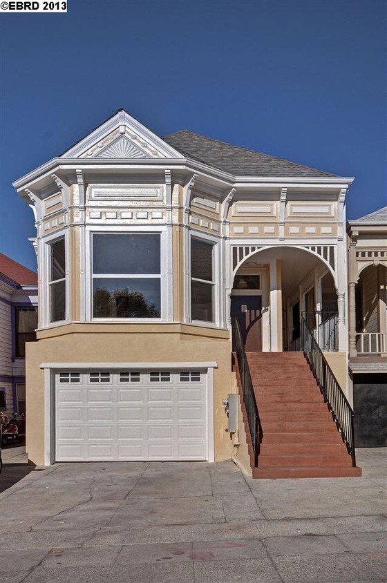 Victorian house with 2 units - 621 Fallon St