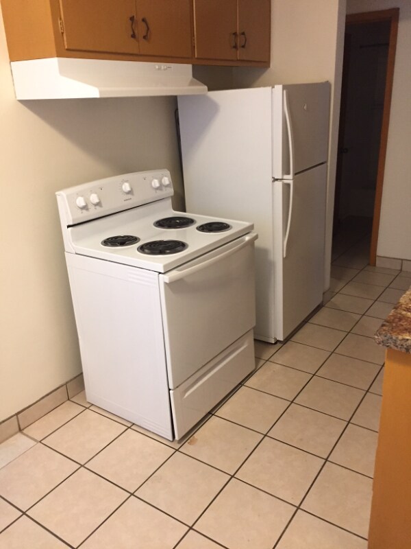 Building Photo - 556 Jenks Ave E