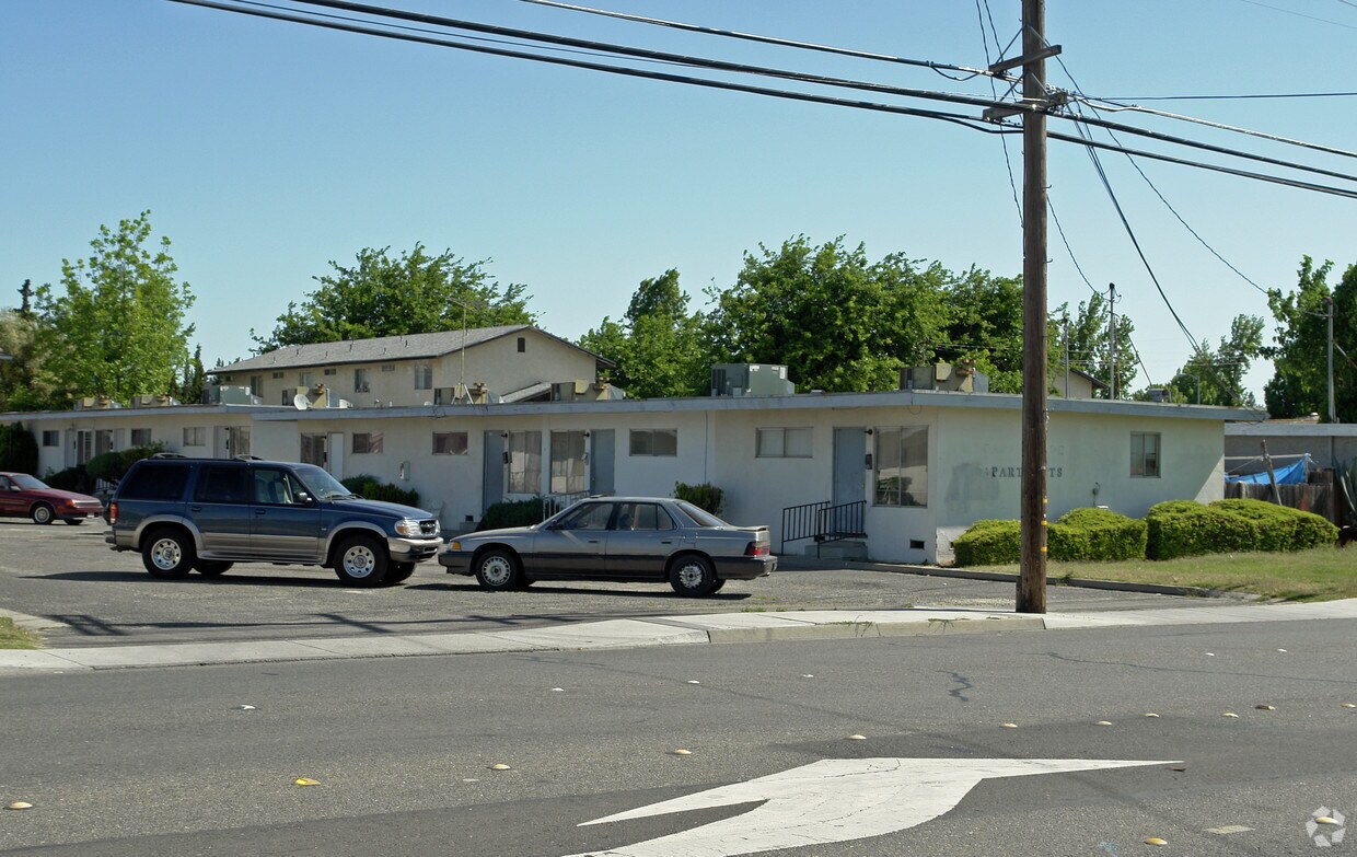 Primary Photo - 1161 E Bellvue Rd