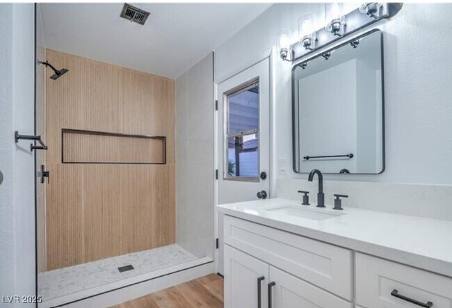 Foto del edificio - 3676 N Braewood Ave