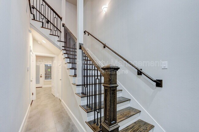 Building Photo - 253 W 27th St