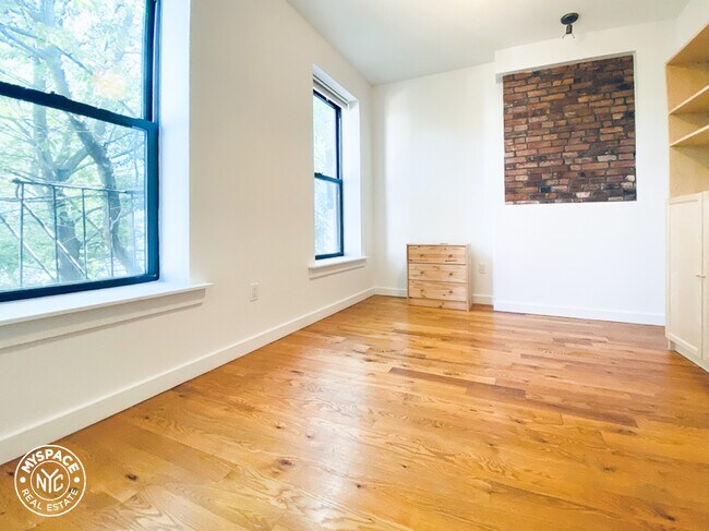 Foto del edificio - 746 Jefferson Ave