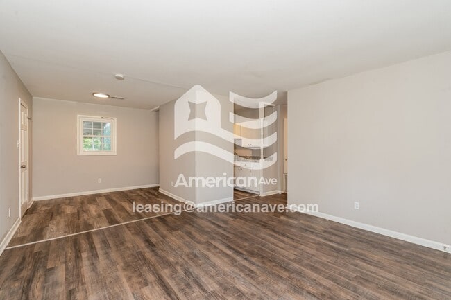 Building Photo - 203 Stevens St