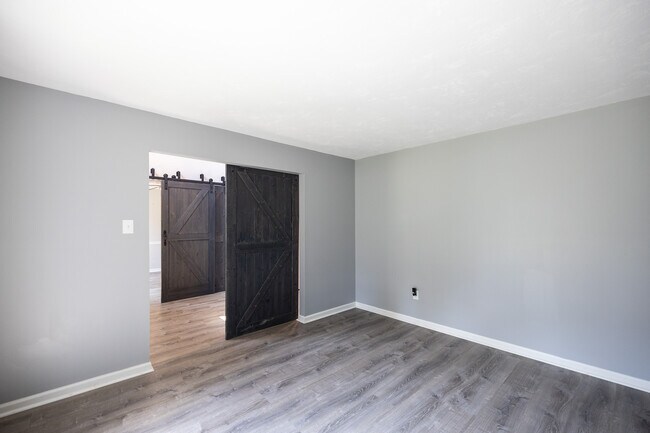 Foto del edificio - 5516 Oakside Dr