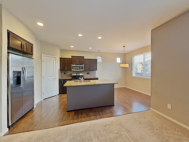Foto del edificio - 719 204th St Ct E