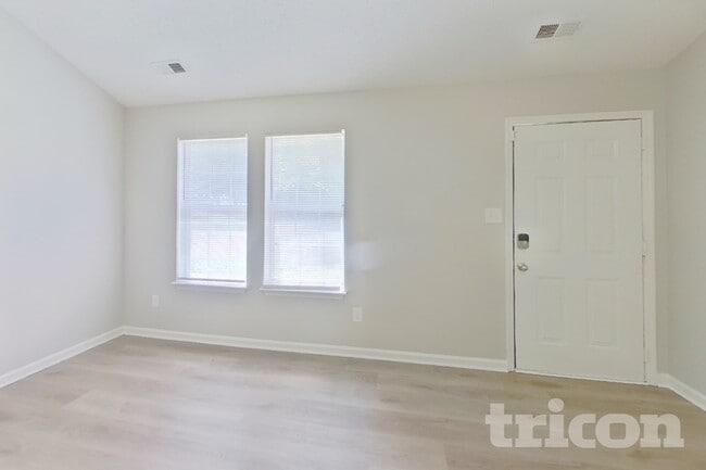 Building Photo - 212 Cottonwood Park Dr