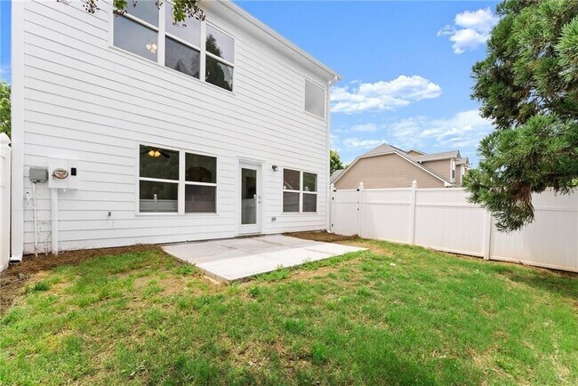Foto del edificio - 124 Oakmont Dr