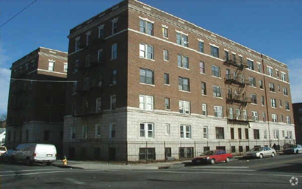 Primary Photo - 65-73 N 9th St
