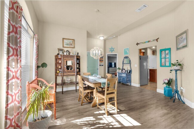 Building Photo - 6165 Winchester Cir