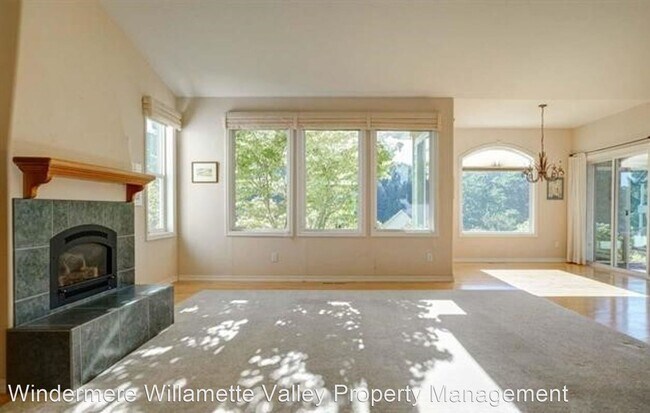 Building Photo - 3126 NW Buttercup Dr
