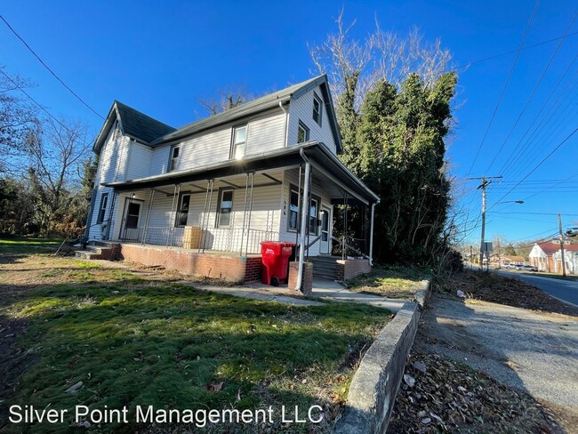 Building Photo - 4 br, 1 bath House - 386 South Ave
