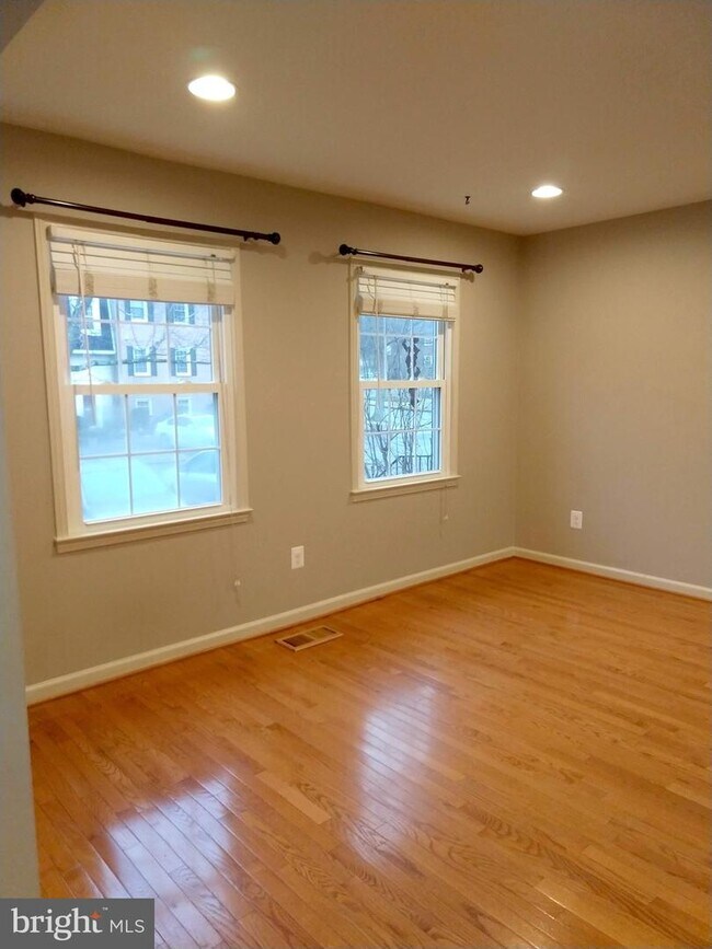 Building Photo - 3274 Applegate Ct