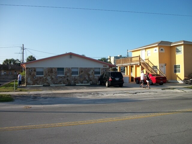 Building Photo - 640 75th Ave