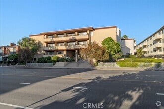 Building Photo - 5412 Lindley Ave