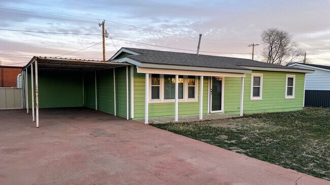 Foto del edificio - Snyder’s Sweet Spot: Modern Comfort Meets Country Charm